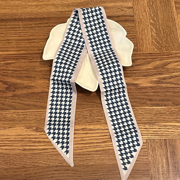 The Unbranded Brand Accessories - NEW Stylish Houndstooth Patterned Scarf